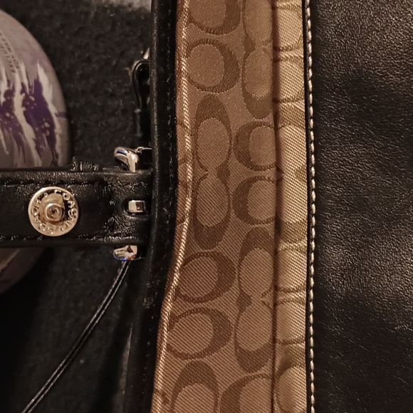 Coach - Picture 5 of 10